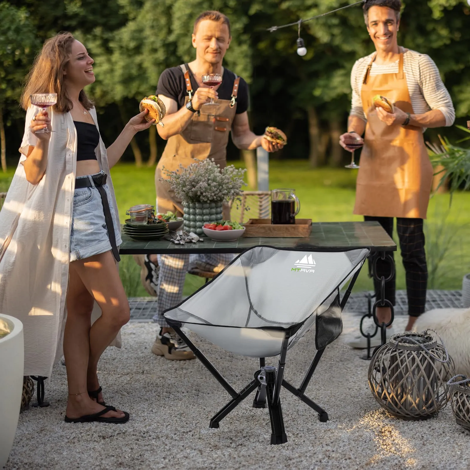 6-Pack: 4xSilver Classic Chairs 1xLong Table 1xLight